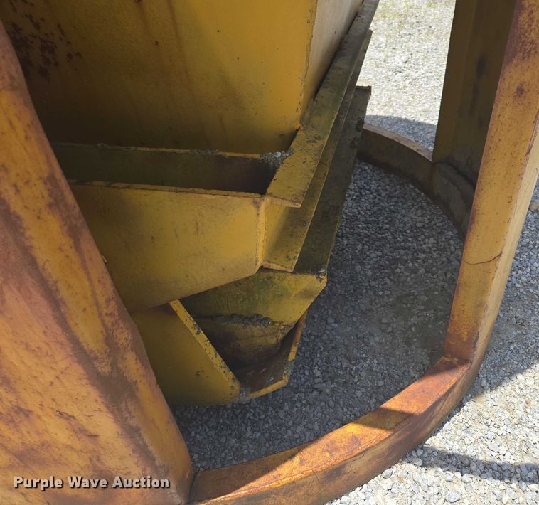 image for item EN3904 (2) Gar-Bro Equipment 460 D concrete buckets