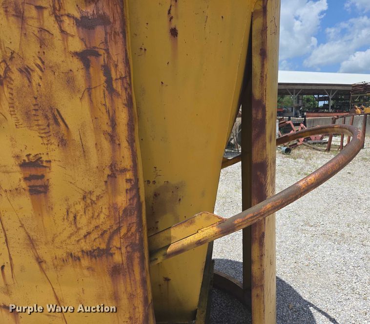 image for item EN3904 (2) Gar-Bro Equipment 460 D concrete buckets