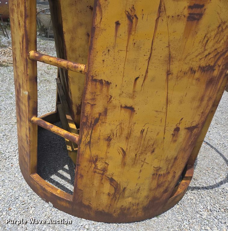 image for item EN3904 (2) Gar-Bro Equipment 460 D concrete buckets