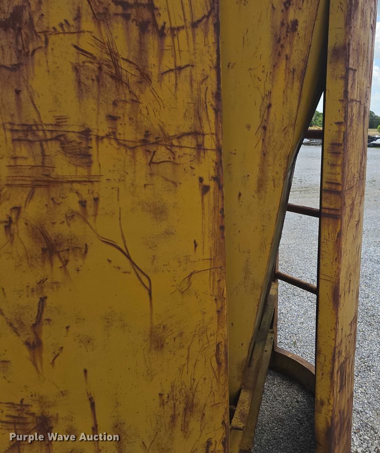 image for item EN3904 (2) Gar-Bro Equipment 460 D concrete buckets