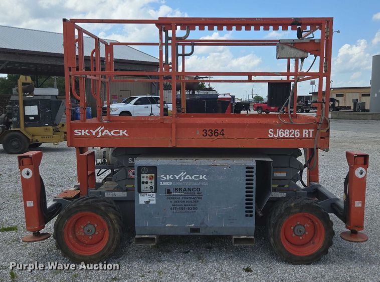 image for item EN3908 2013 Skyjack SJ6826 RT scissor lift