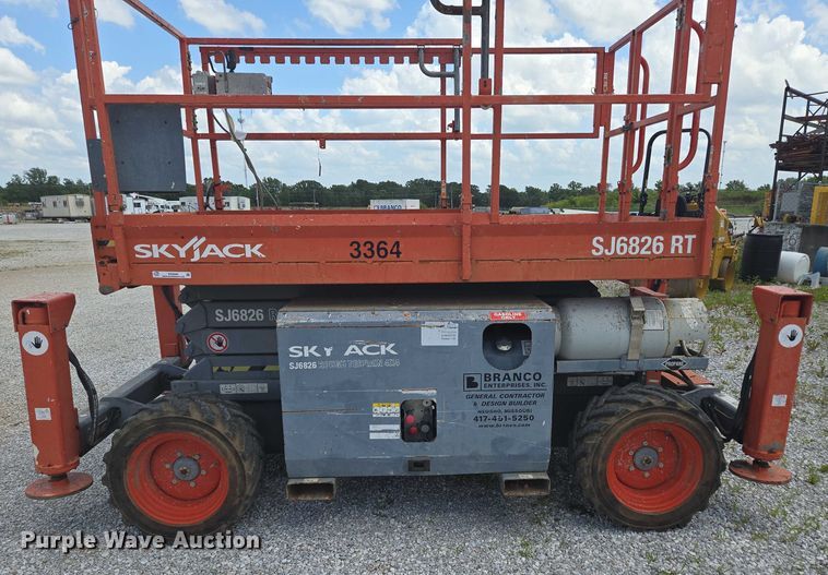 image for item EN3908 2013 Skyjack SJ6826 RT scissor lift