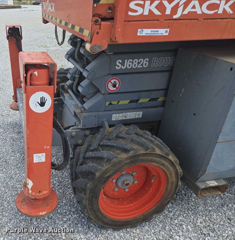 image for item EN3908 2013 Skyjack SJ6826 RT scissor lift