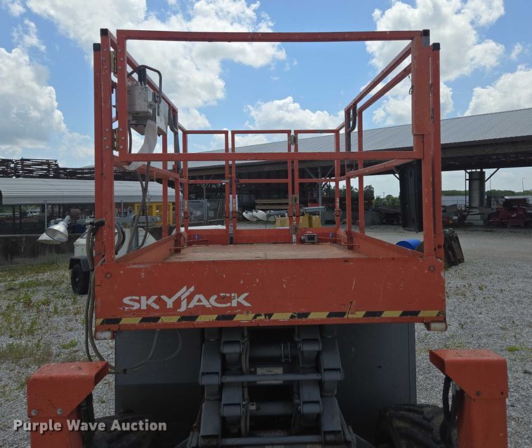 image for item EN3908 2013 Skyjack SJ6826 RT scissor lift