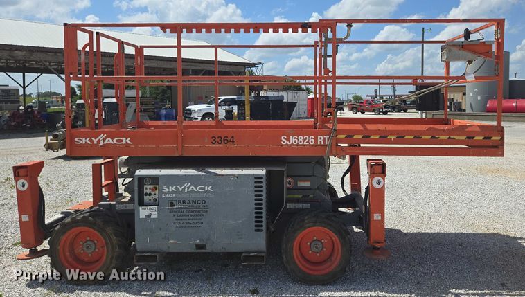 image for item EN3908 2013 Skyjack SJ6826 RT scissor lift