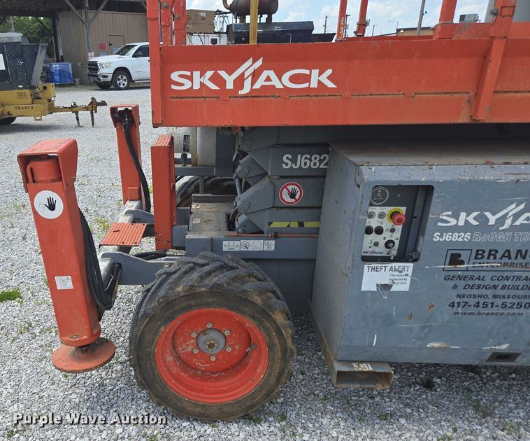 image for item EN3908 2013 Skyjack SJ6826 RT scissor lift