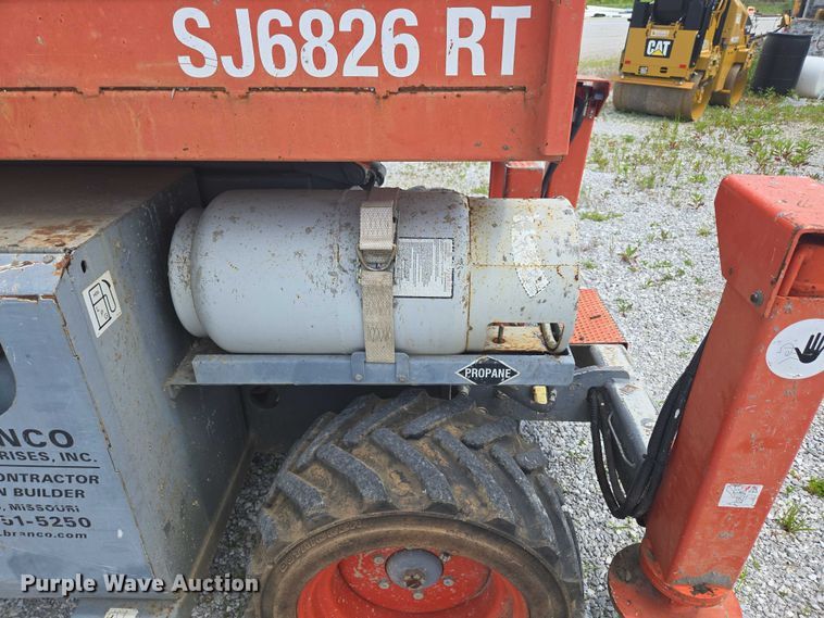 image for item EN3908 2013 Skyjack SJ6826 RT scissor lift
