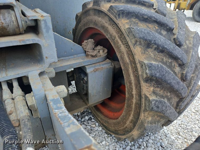 image for item EN3908 2013 Skyjack SJ6826 RT scissor lift