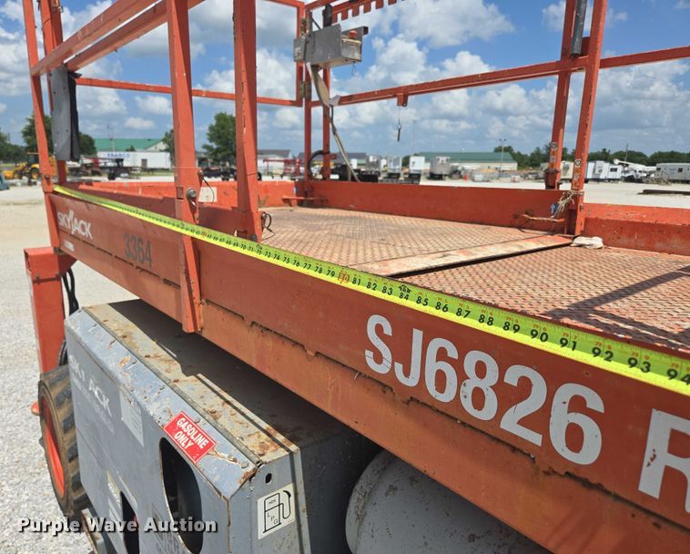 image for item EN3908 2013 Skyjack SJ6826 RT scissor lift