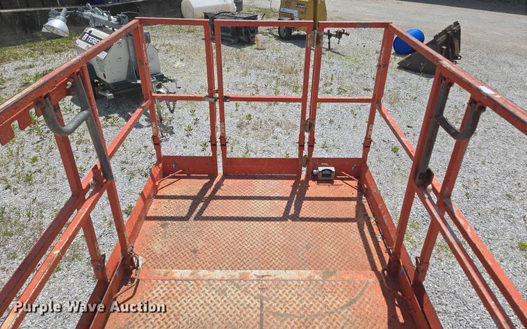 image for item EN3908 2013 Skyjack SJ6826 RT scissor lift