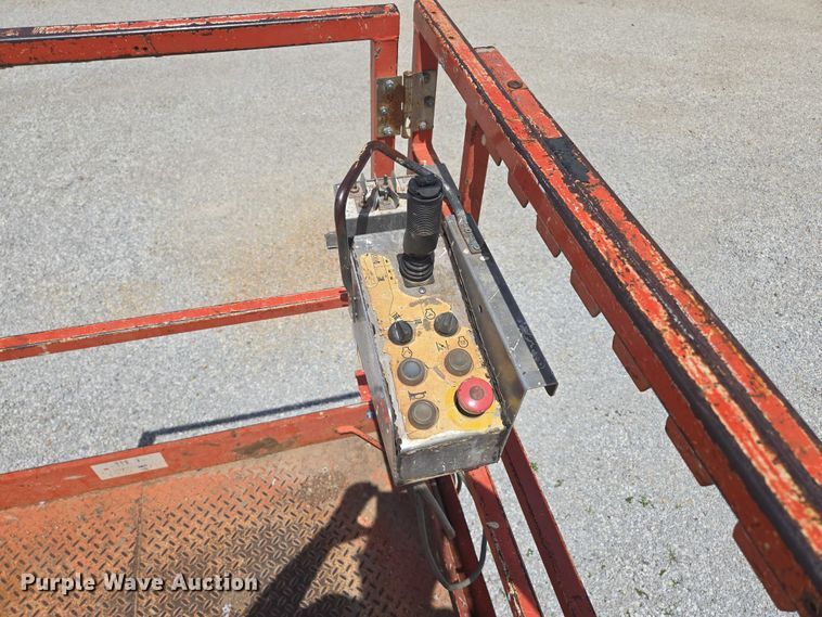 image for item EN3908 2013 Skyjack SJ6826 RT scissor lift