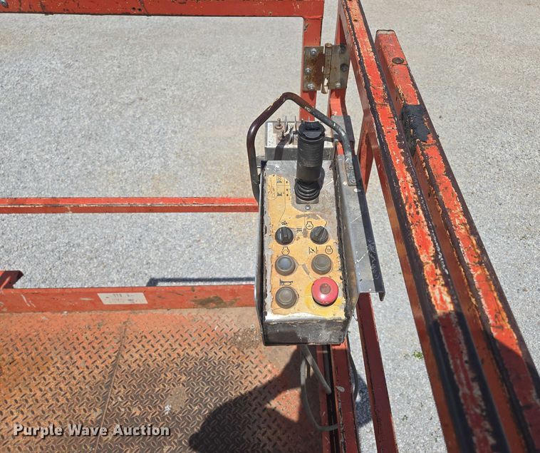 image for item EN3908 2013 Skyjack SJ6826 RT scissor lift