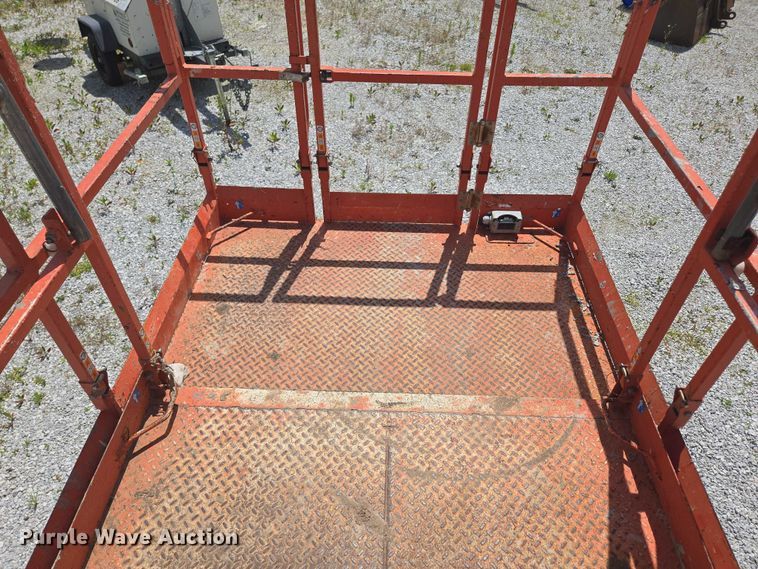 image for item EN3908 2013 Skyjack SJ6826 RT scissor lift