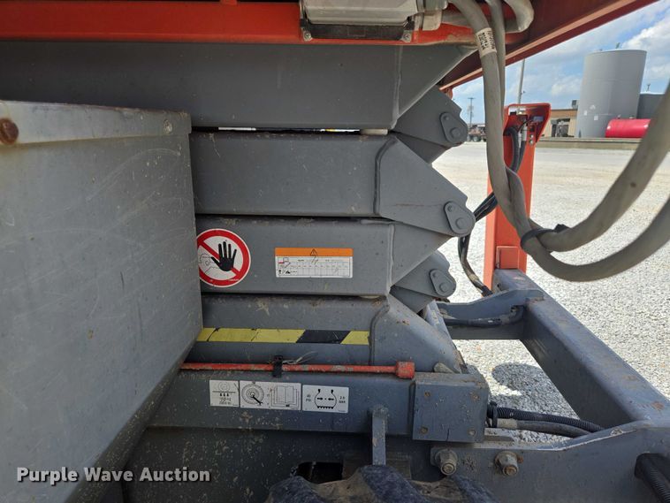image for item EN3908 2013 Skyjack SJ6826 RT scissor lift