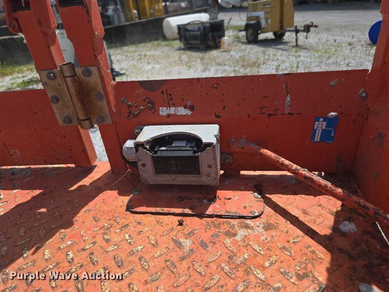 image for item EN3908 2013 Skyjack SJ6826 RT scissor lift