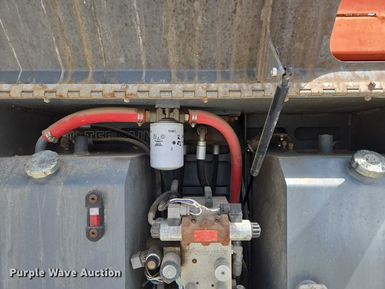 image for item EN3908 2013 Skyjack SJ6826 RT scissor lift