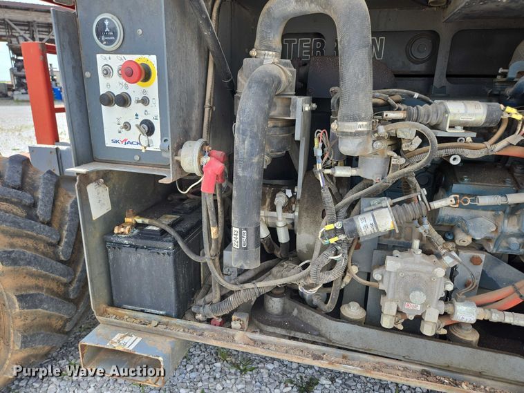 image for item EN3908 2013 Skyjack SJ6826 RT scissor lift