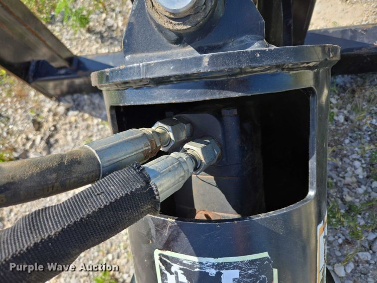 image for item EN3913 Caterpillar A19B skid steer auger