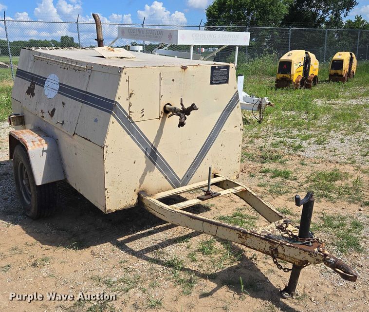 image for item EN3915 1993 LeROI International air compressor