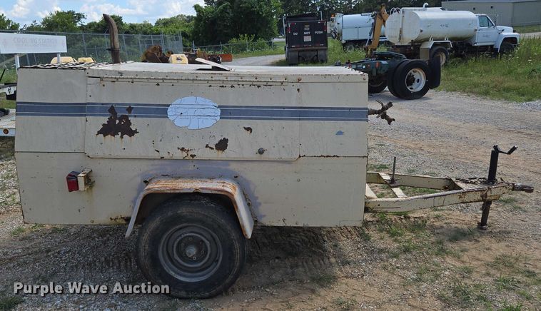 image for item EN3915 1993 LeROI International air compressor