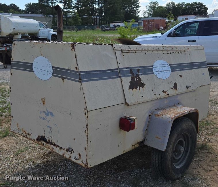 image for item EN3915 1993 LeROI International air compressor