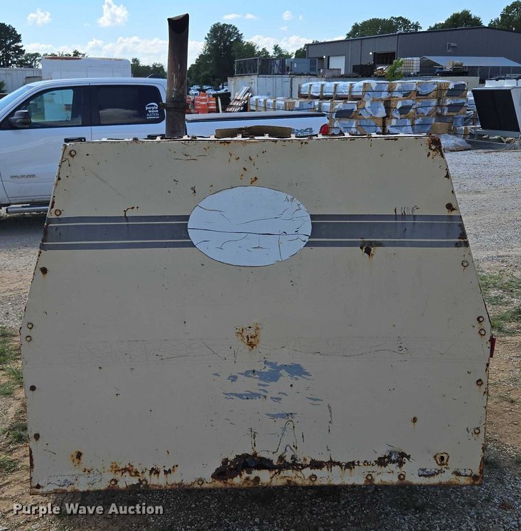 image for item EN3915 1993 LeROI International air compressor