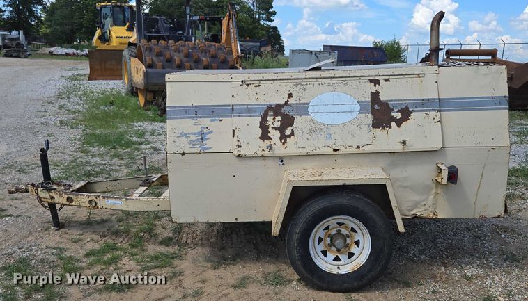 image for item EN3915 1993 LeROI International air compressor