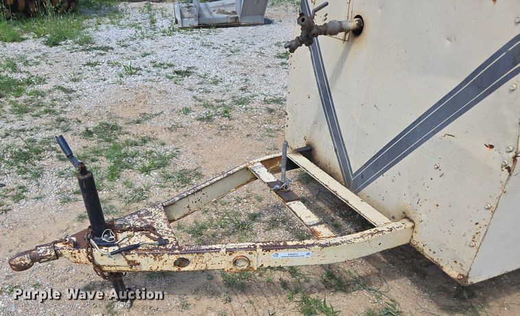 image for item EN3915 1993 LeROI International air compressor