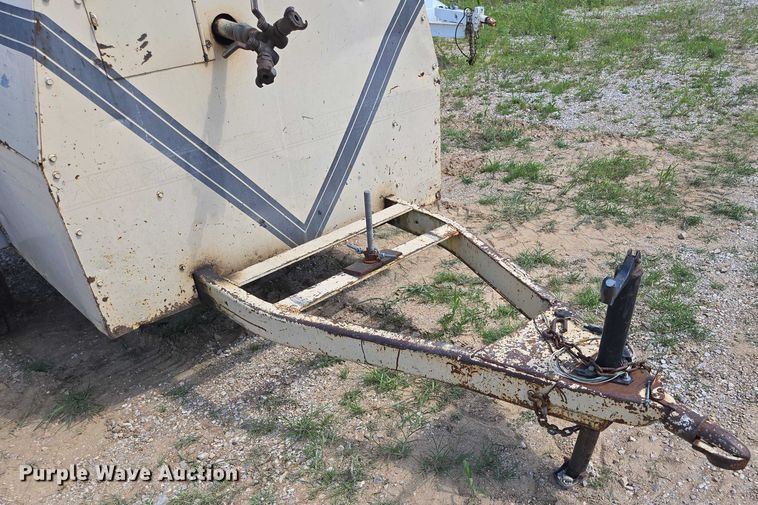 image for item EN3915 1993 LeROI International air compressor