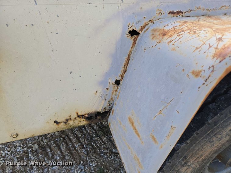 image for item EN3915 1993 LeROI International air compressor