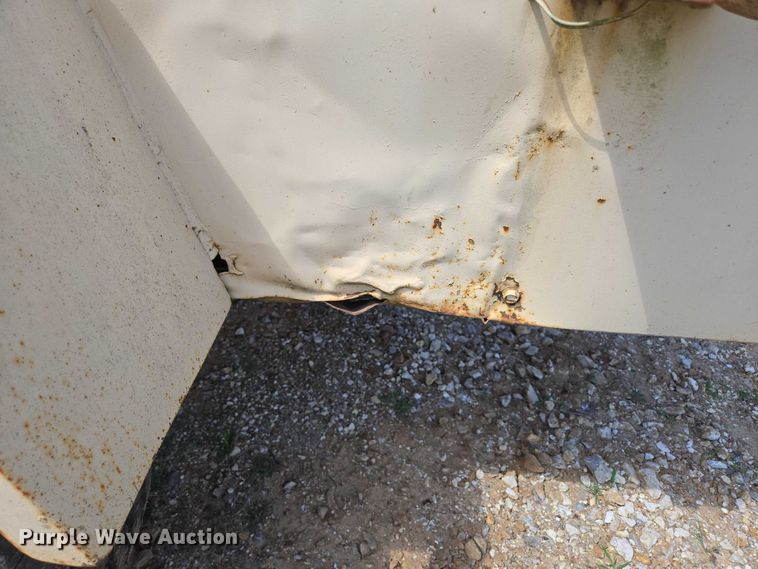 image for item EN3915 1993 LeROI International air compressor