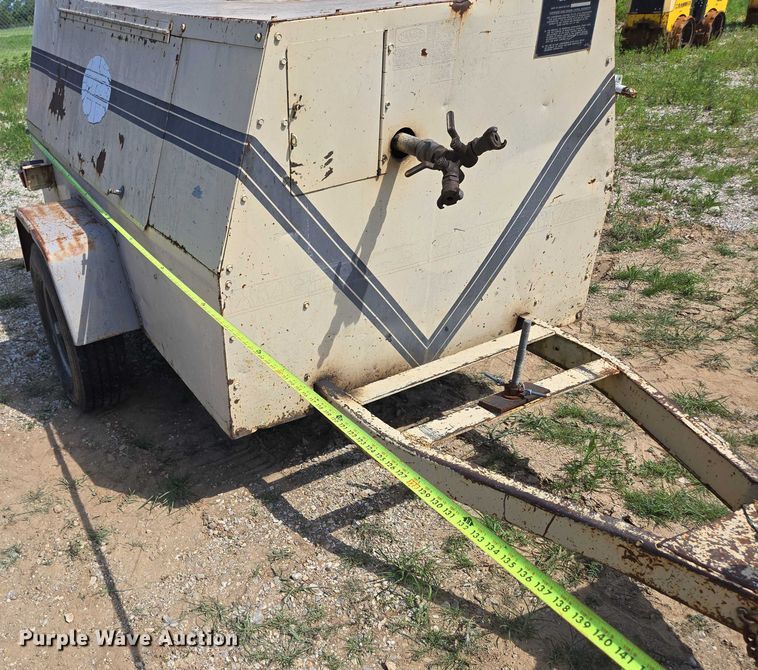 image for item EN3915 1993 LeROI International air compressor