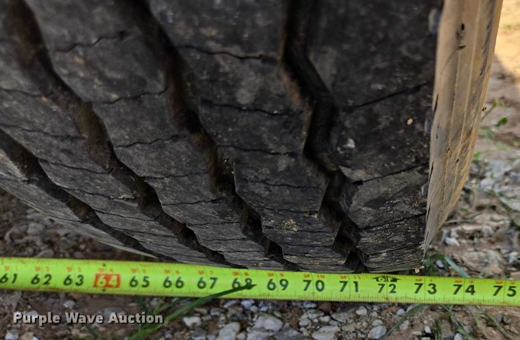 image for item EN3915 1993 LeROI International air compressor