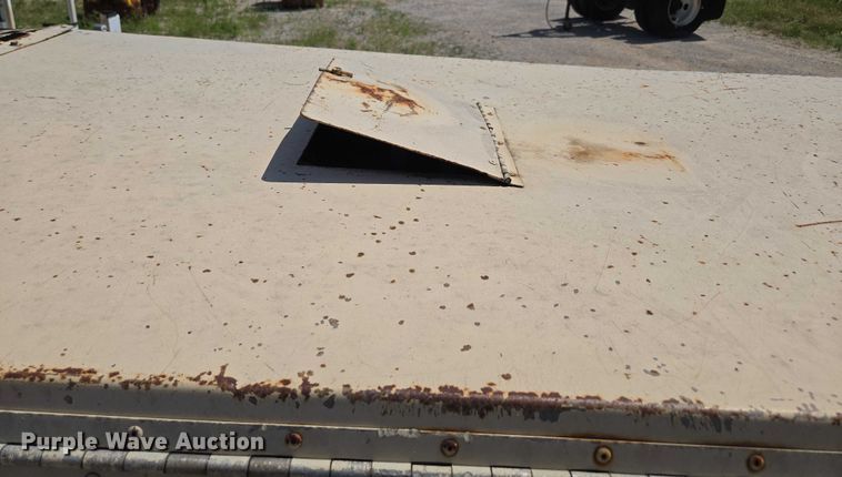 image for item EN3915 1993 LeROI International air compressor