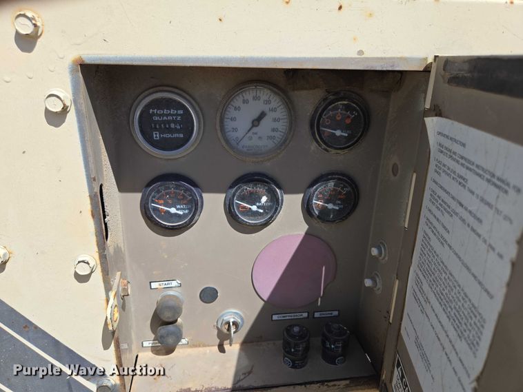 image for item EN3915 1993 LeROI International air compressor