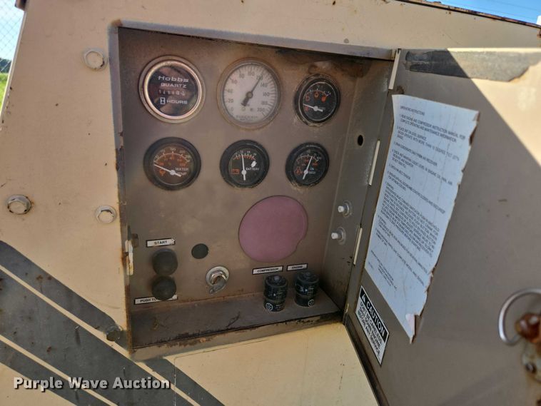 image for item EN3915 1993 LeROI International air compressor