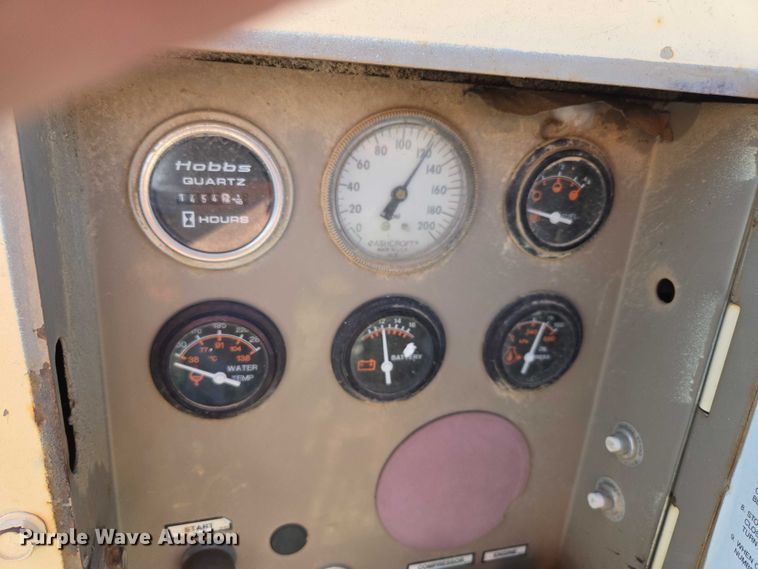 image for item EN3915 1993 LeROI International air compressor