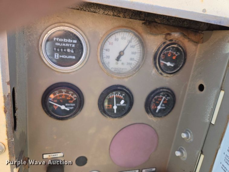 image for item EN3915 1993 LeROI International air compressor