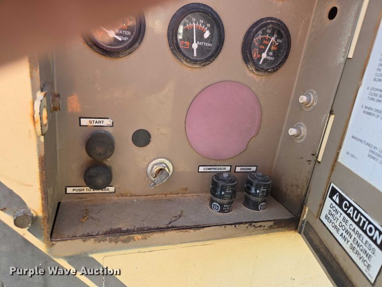 image for item EN3915 1993 LeROI International air compressor