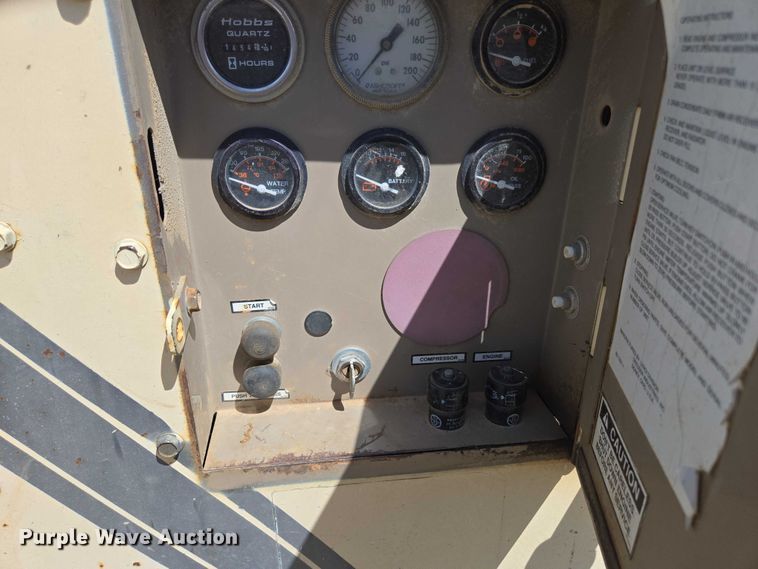 image for item EN3915 1993 LeROI International air compressor