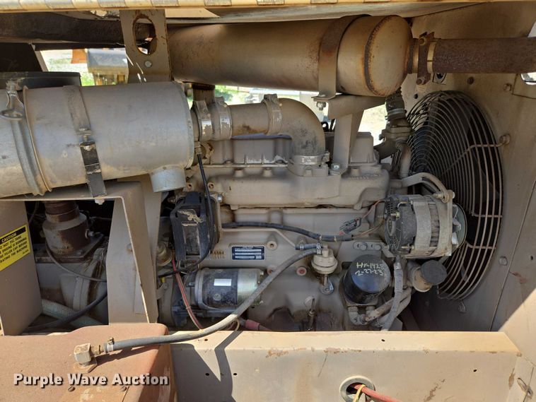 image for item EN3915 1993 LeROI International air compressor