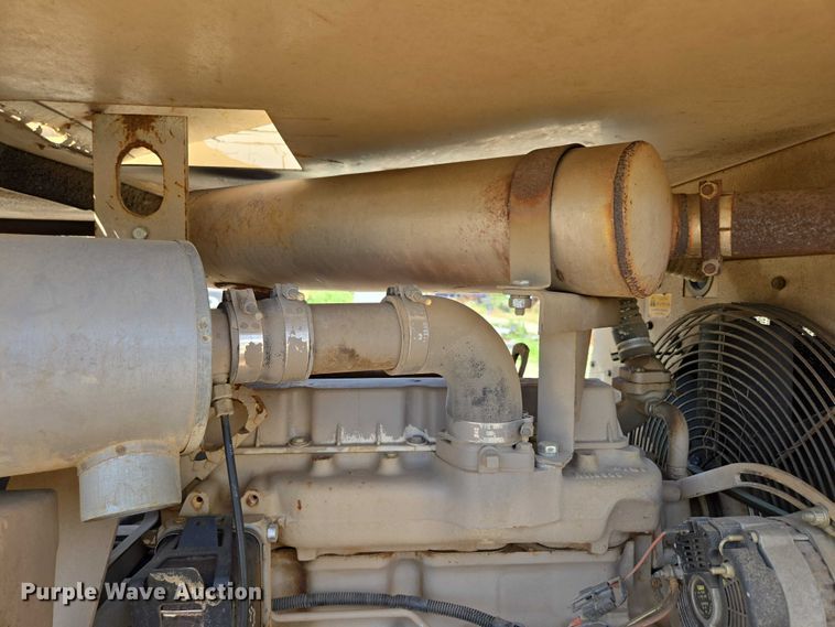 image for item EN3915 1993 LeROI International air compressor