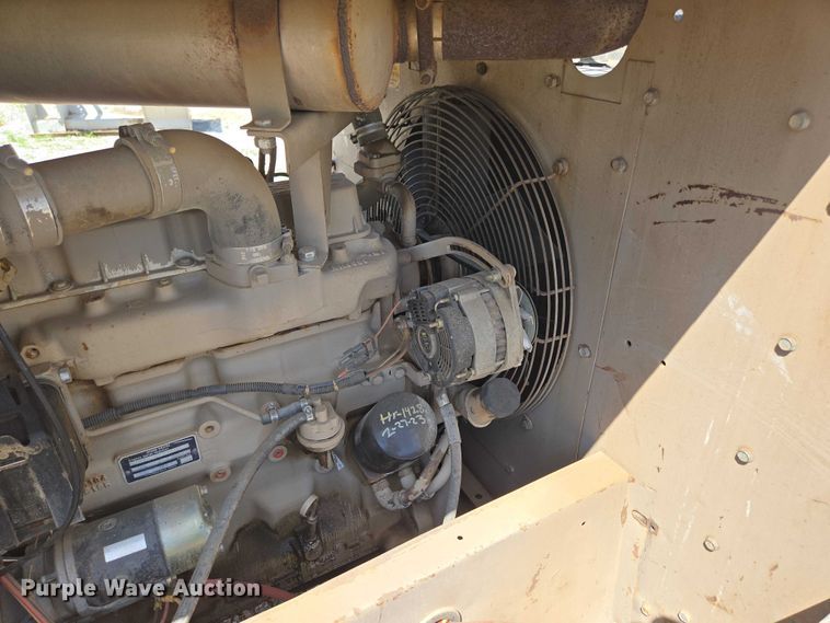 image for item EN3915 1993 LeROI International air compressor