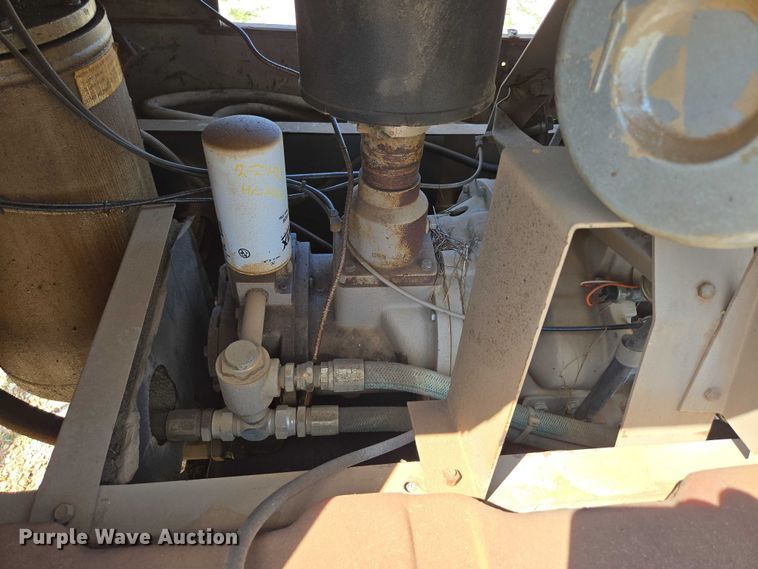 image for item EN3915 1993 LeROI International air compressor