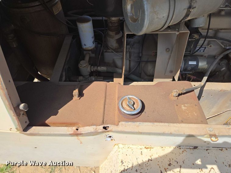 image for item EN3915 1993 LeROI International air compressor