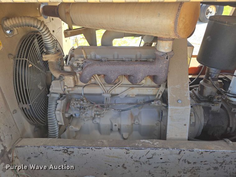 image for item EN3915 1993 LeROI International air compressor