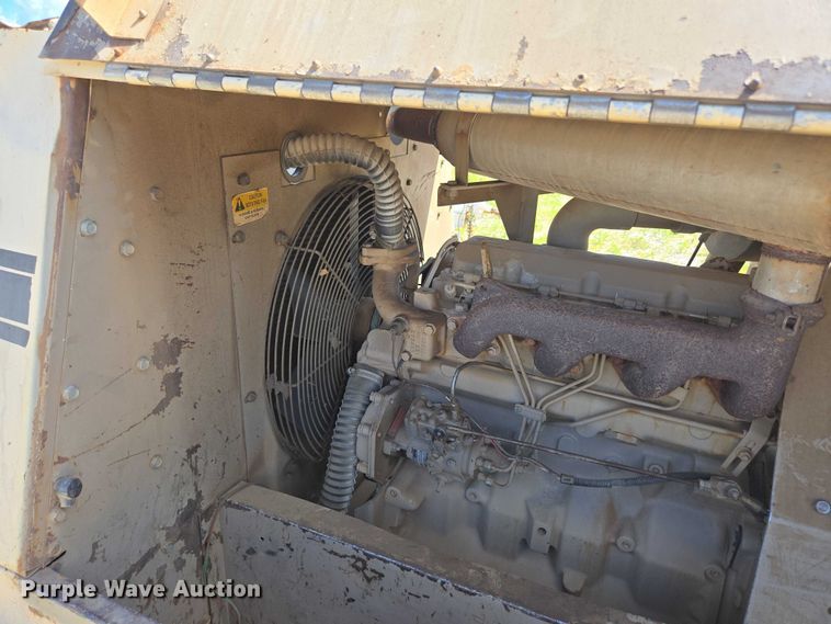 image for item EN3915 1993 LeROI International air compressor