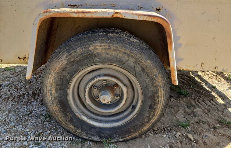 image for item EN3915 1993 LeROI International air compressor