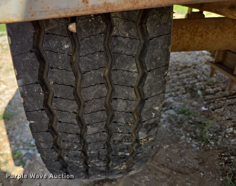 image for item EN3915 1993 LeROI International air compressor