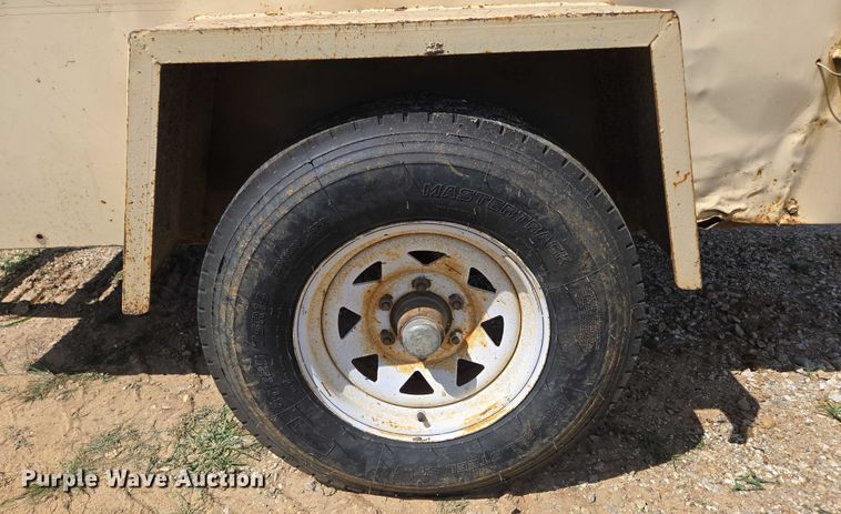 image for item EN3915 1993 LeROI International air compressor